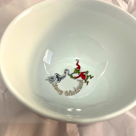 The Grinch 8 Piece Dinnerware Set NWT 4 Dinner Plates and 4 Bowls NWT - Picture 6 of 6